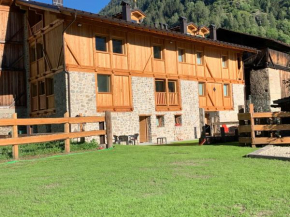 Camelot Luxury Houses Horses Pellizzano